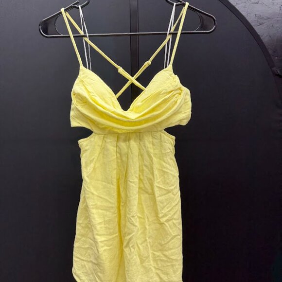 Hello Molly Posing Time Dress in Yellow - Picture 3 of 6